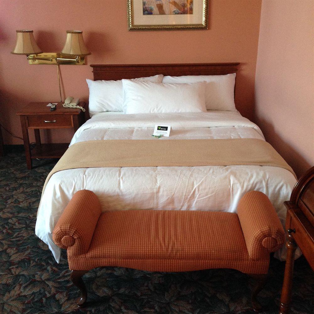 V Hotel & Suites Moncton Extérieur photo